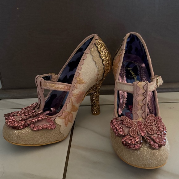 IRREGULAR CHOICE Papillon Pumps - Picture 3 of 9